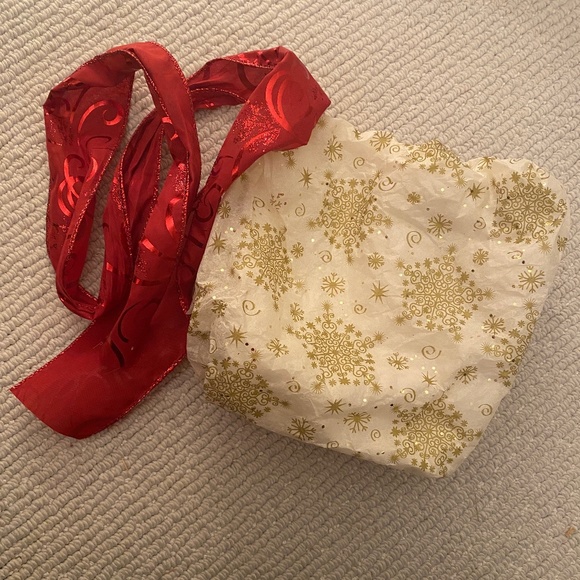 Design Focus I Holiday Gift Box I Happy Holidays Square Empty Gift Box - Picture 15 of 16